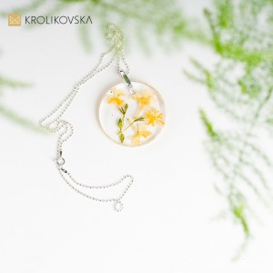 Kwiatowe Inspiracje na Twojej Szyi, nowoczesna biżuteria.