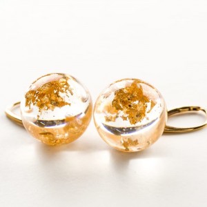 Kolczyki srebro pozłacane z płatkami złota.