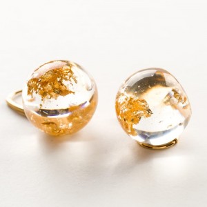 Kolczyki srebro pozłacane z płatkami złota.