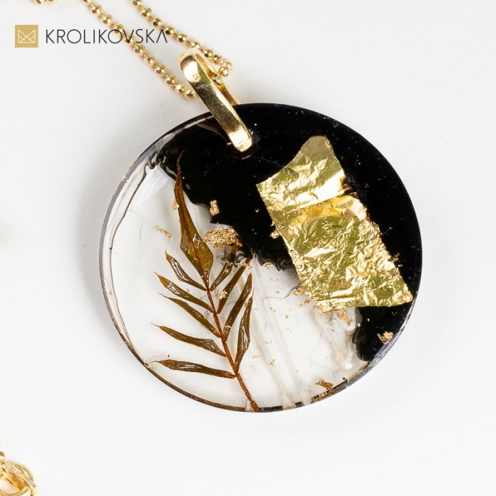 Modne naszyjniki damskie na prezent.