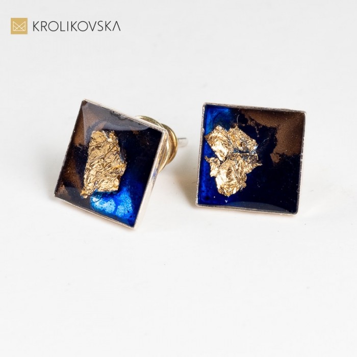 Kwadratowe kolczyki, nowoczesna biżuteria.