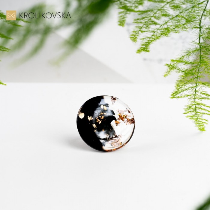 Prezent biżuteria, pierścionki z płatkami złota.