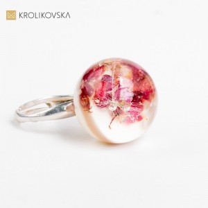 Pierścionek na prezent dla dziewczyny z kwiatami.