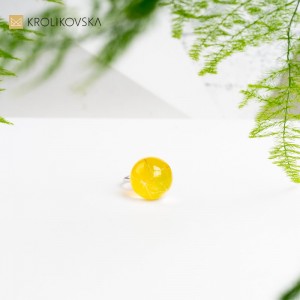 Pierścionek w prezencie z dmuchawcem.