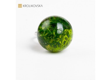 Prezent dla mamy pierścionek z mchem.