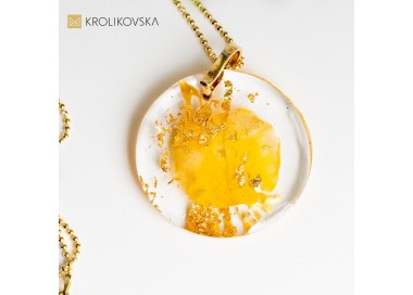 Naszyjnik damski złocony z płatkiem żółtej róży.