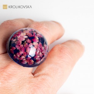 Pierścionek z kwiatami dla mamy.