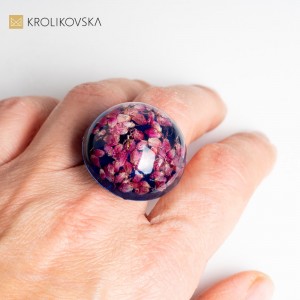 Pierścionek z kwiatami dla mamy.