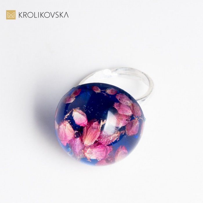 Pierścionek minimalistyczny z wrzosem różowym.