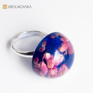 Pierścionek minimalistyczny z wrzosem różowym.