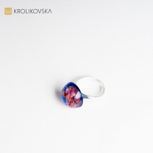 Pierścionek minimalistyczny srebrny kwiatowy.