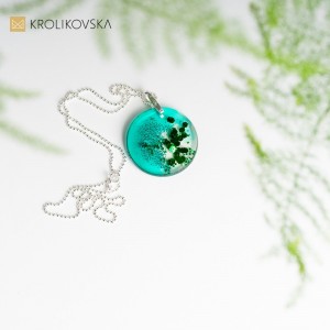 Okrągłe zielone wisiorki na szyję, Polska biżuteria handmade.