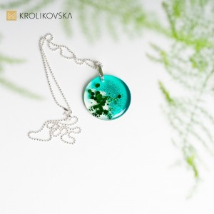 Okrągłe zielone wisiorki na szyję, Polska biżuteria handmade.