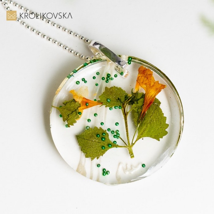 Okrągłe kwiatowe wisiorki, Polska biżuteria handmade.