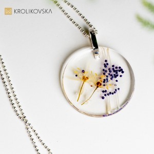 Okrągłe wisiorki, Polska biżuteria z kwiatami.