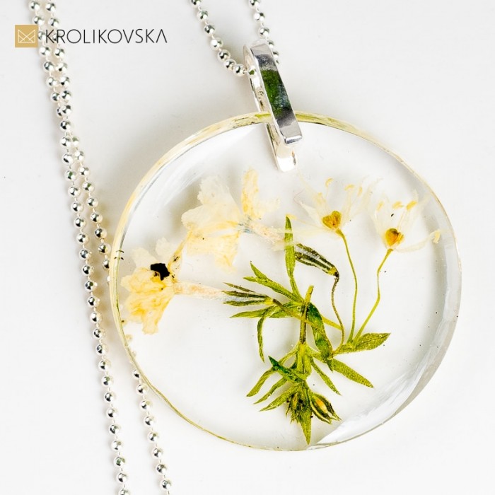 Naszyjnik damski kwiatowy na 40 urodziny dla koleżanki.