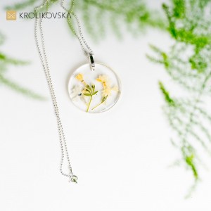 Naszyjnik damski kwiatowy na 40 urodziny dla koleżanki.