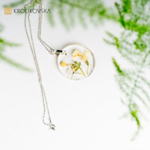 Naszyjnik damski kwiatowy na 40 urodziny dla koleżanki.