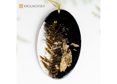 Naszyjnik owalny rośliną, prezent artystyczny.