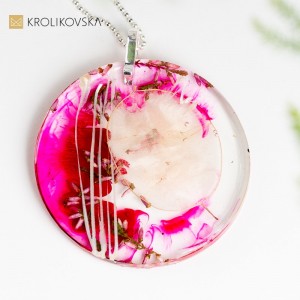 Biżuteria artystyczna duży różowy wisiorek.