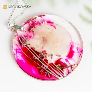 Biżuteria artystyczna duży różowy wisiorek.