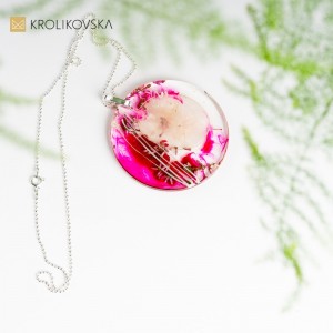 Biżuteria artystyczna duży różowy wisiorek.