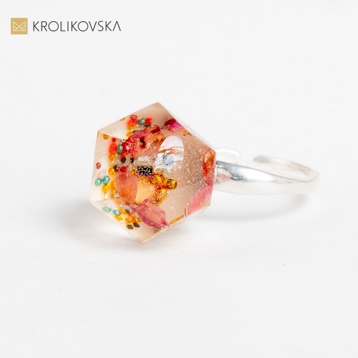 Pierścionek, który zachwyca- prezent dla żony.