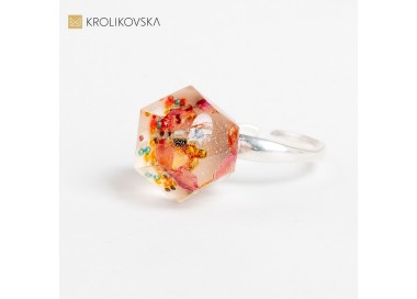 Pierścionek, który zachwyca- prezent dla żony.