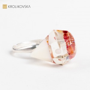 Pierścionek, który zachwyca- prezent dla żony.