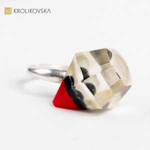 Pierścionek zachwycający- prezent dla dziewczyny.