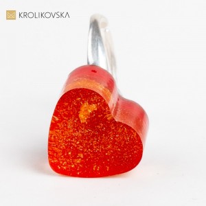 Pierścionek urodzinowe serce- prezent dla dziewczyny.