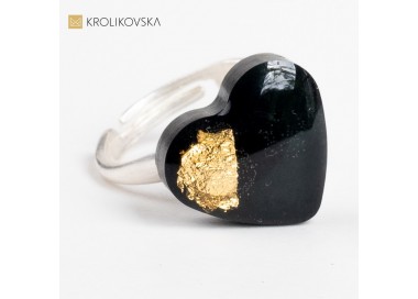Pierścionek z sercem urodzinowy- prezent dla dziewczyny.
