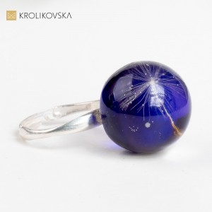 Pierścionek granatowy z dmuchawcem urodzinowy prezent.