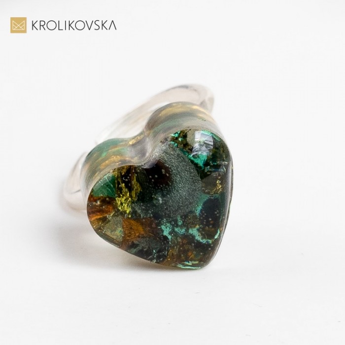 Pierścionek urodzinowy-niebanalny design i świetna stylistyka.