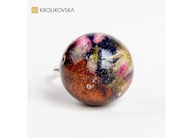 Pierścionek z kwiatami i drewienkiem- prezent dla dziewczyny.