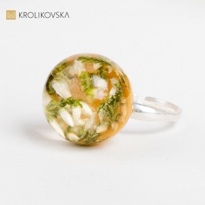 Efektowny pierścionek z kwiatami- prezent dla dziewczyny.
