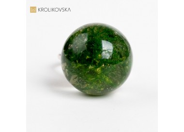 Pierścionek srebrny z mchem w kulce.