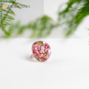 Pierścionek elegancji- prezent dla dziewczyny.