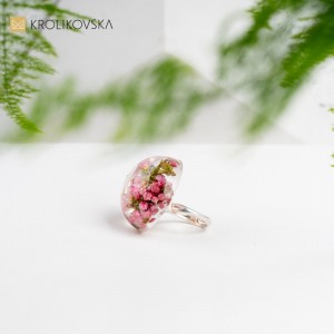 Pierścionek elegancji- prezent dla dziewczyny.