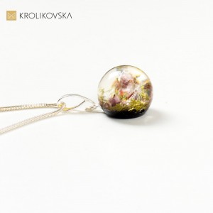 Oryginalny prezent, naszyjnik damski z kwiatami.