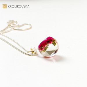 Oryginalny prezent, naszyjnik damski różowy. Oryginalny prezent, naszyjnik damski różowy.