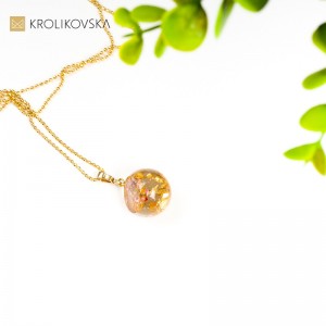 Symboliczny prezent dla koleżanki, naszyjnik.