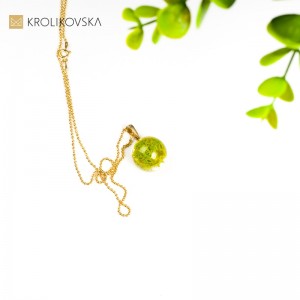 Naszyjnik damski z zielonym mchem na 40 urodziny.