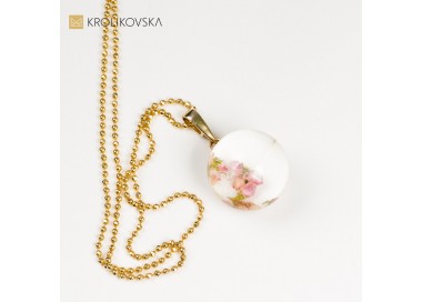 Elegancki naszyjnik z kwiatki wrzosu na 40 urodziny dla koleżanki.