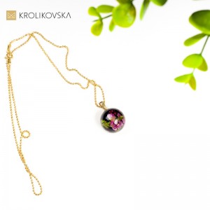 Kwiatowa Gracja: Naszyjnik Z Delikatnym Akcentem na 40. Urodziny.