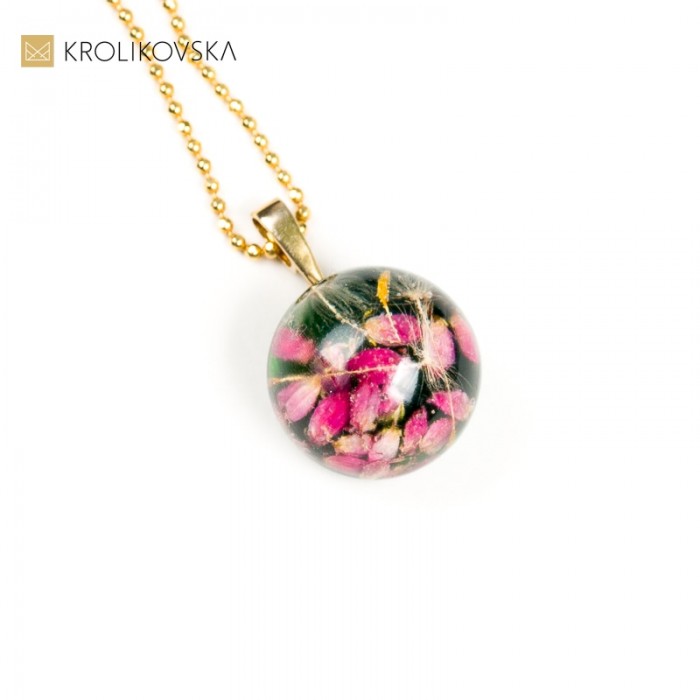 Prezent na każdą okazję naszyjnik damski z kwiatami.