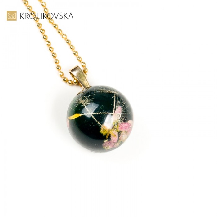 Twój prezent jest u nas zielony naszyjnik z dmuchawcem. Twój prezent jest u nas zielony naszyjnik z dmuchawcem.