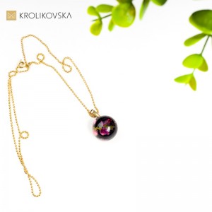 Prezent na dzień kobiet biżuteria z kwiatami.