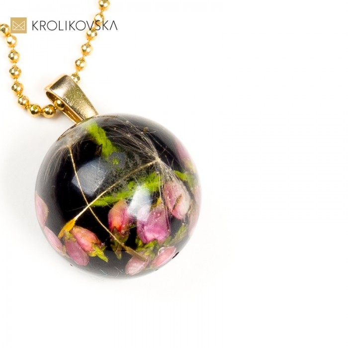 Prezent na Dzień Kobiet, naszyjnik z kwiatami.