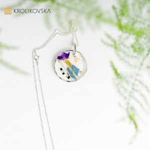 Gustowny upominek naszyjnik dla dziewczynki.